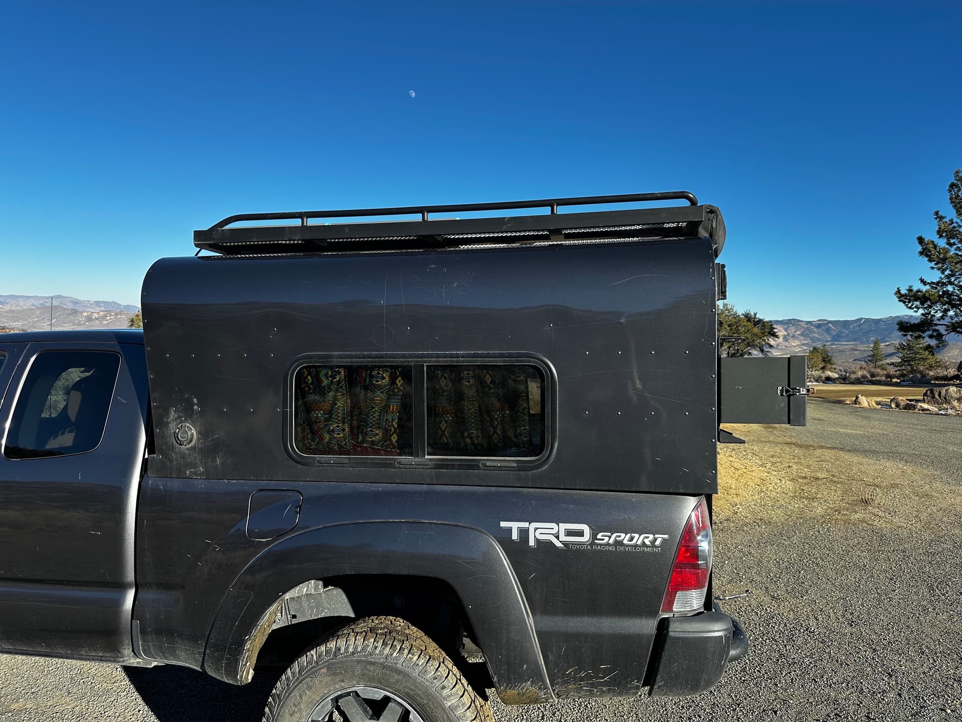 Caravan Camper, will fit 2nd Gen, 6ft bed Tacoma only.