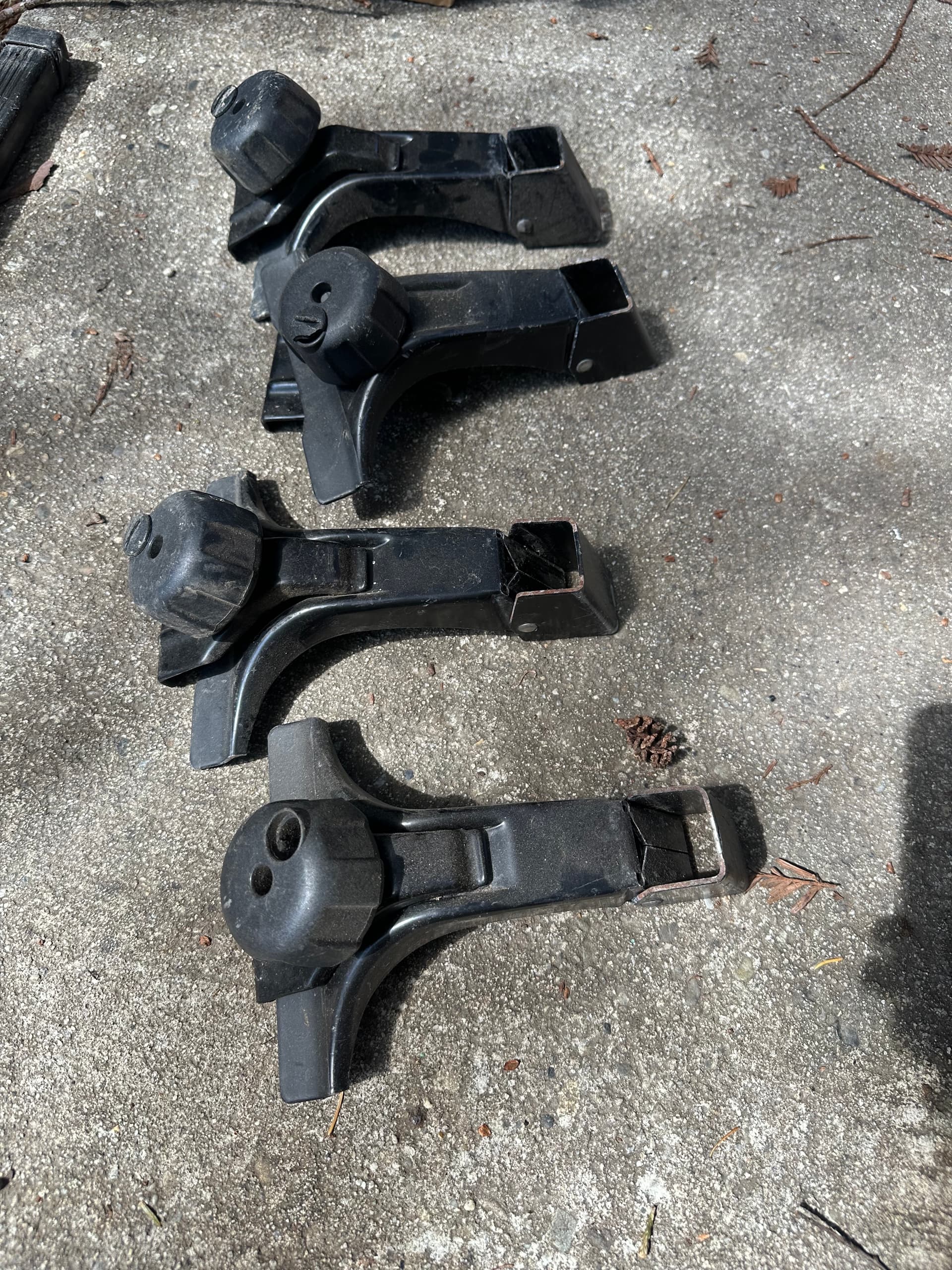 Thule Towers for cross bars