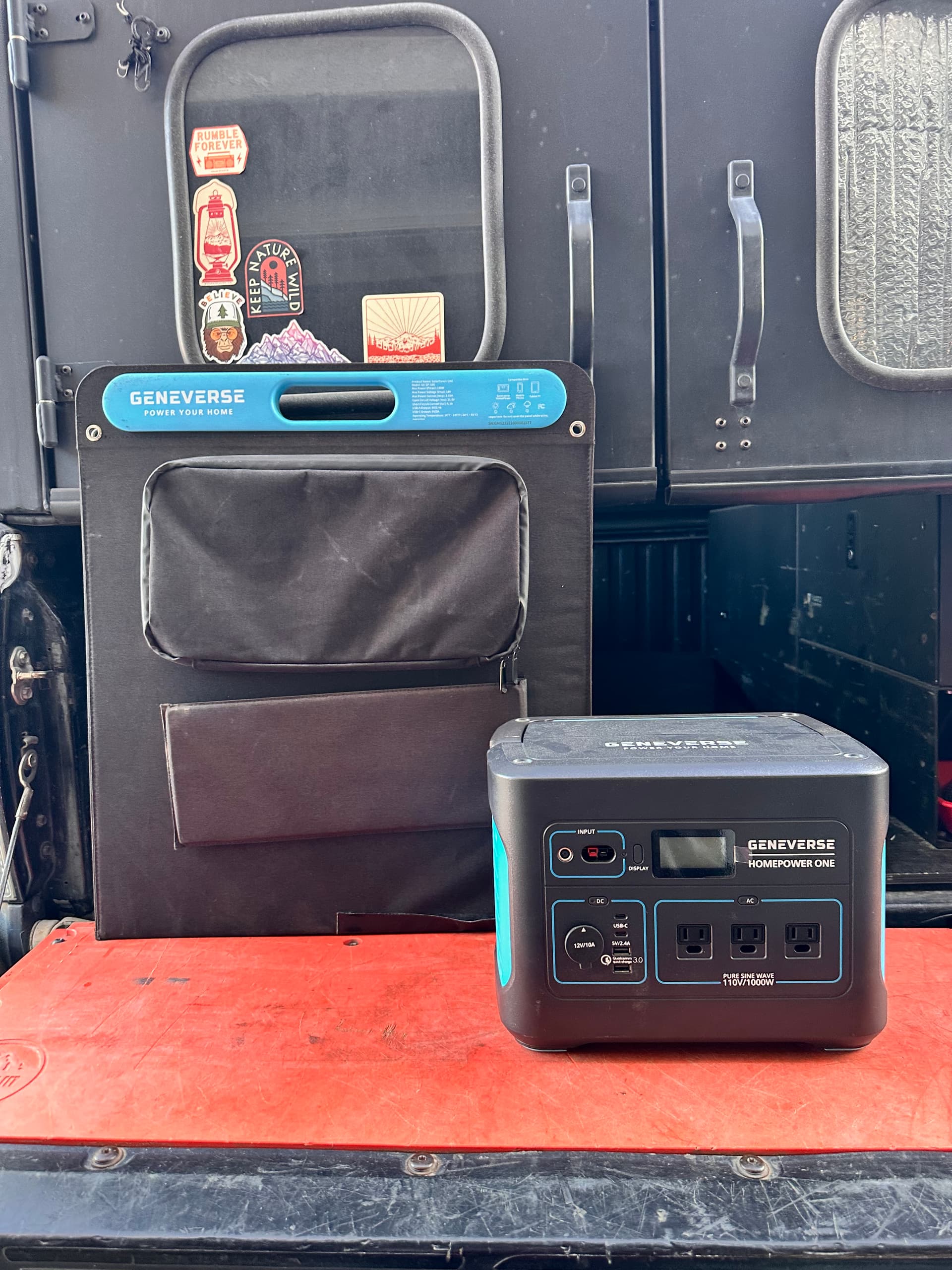 Geneverse 1002Wh Portable Power Station with  100W Portable Solar Panel 