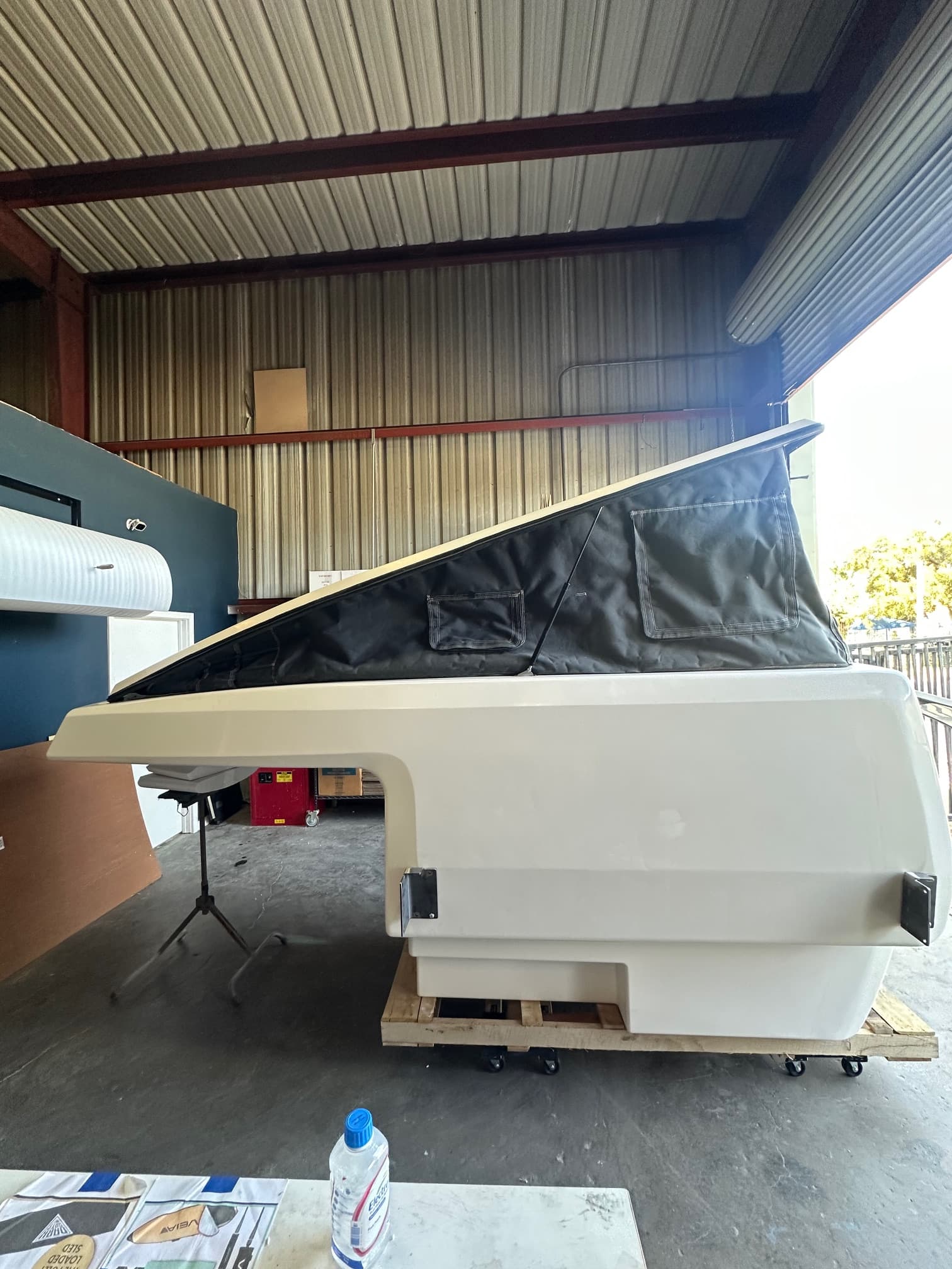 Fiberglass Pop-Up Truck Camper
