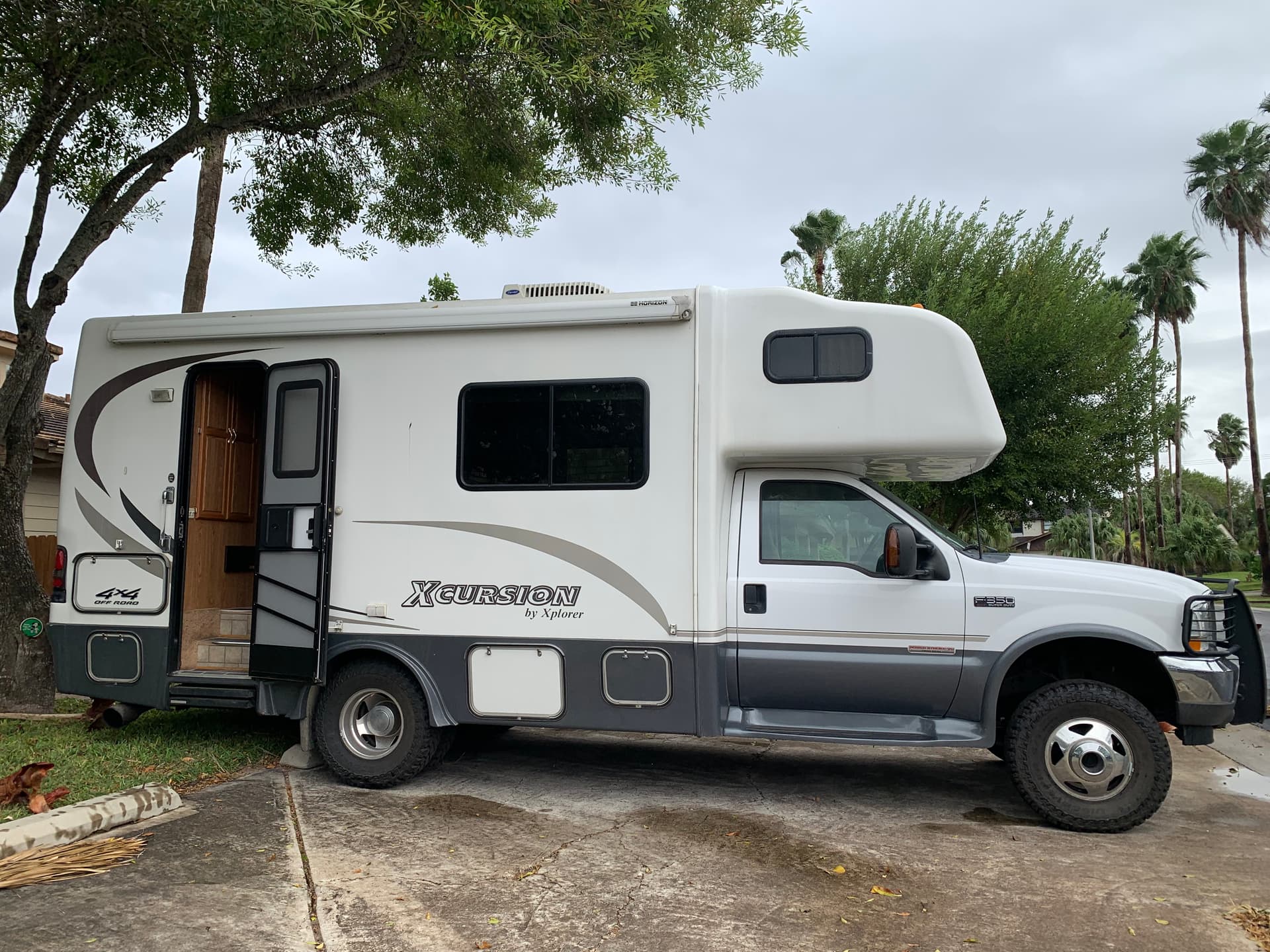 4x4 Diesel Manual RV Xplorer Xcursion