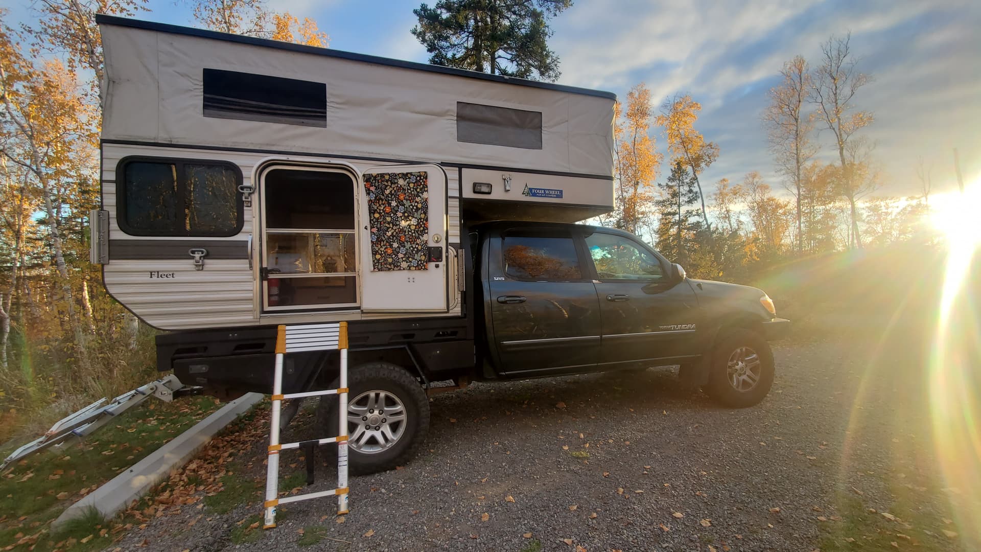 Off-grid 4X4 Tundra and FWC (Fourwheel camper)