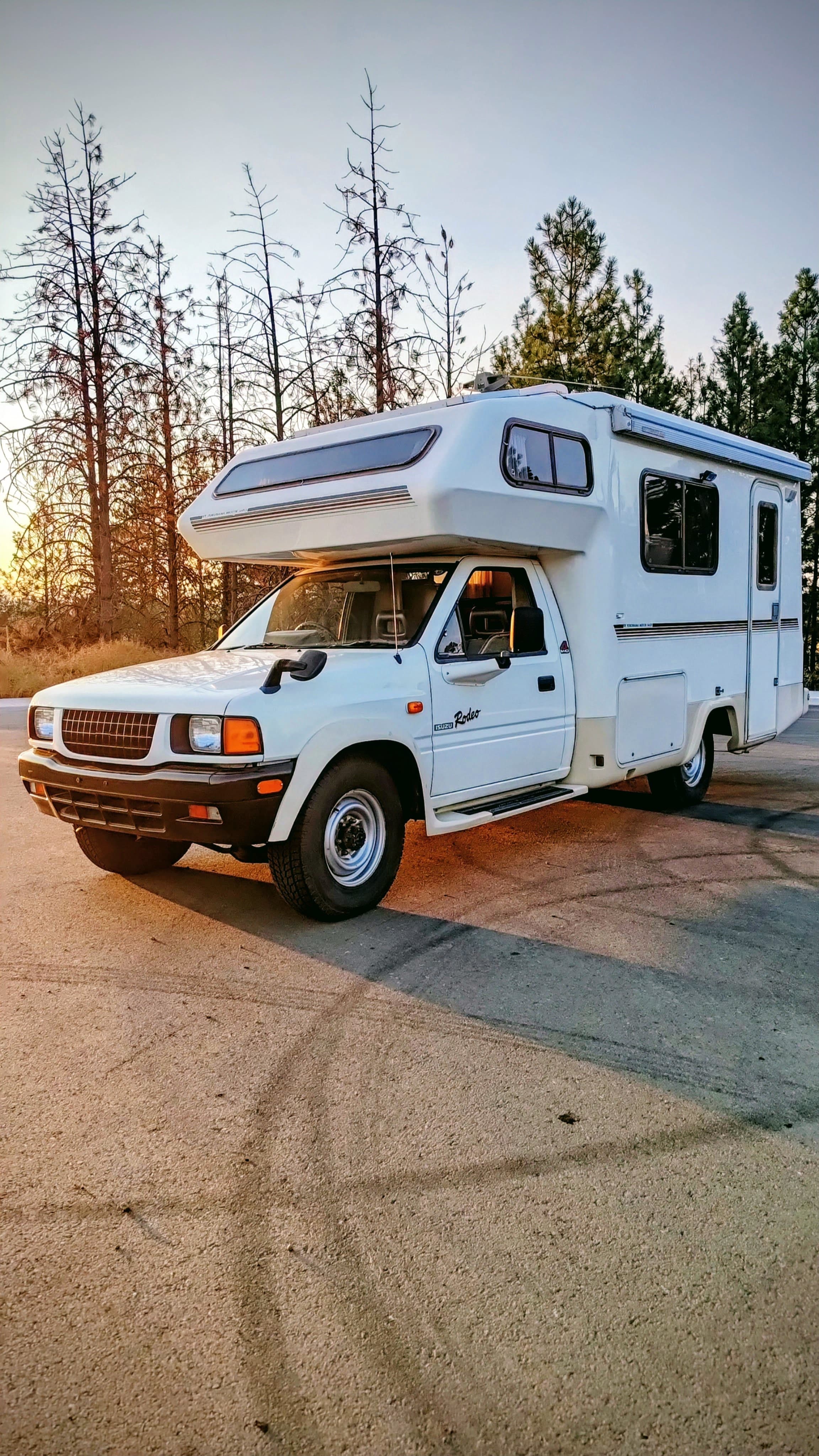 1993 Isuzu 4wd rodeo camper motorhome 4x4 only 16,239 miles