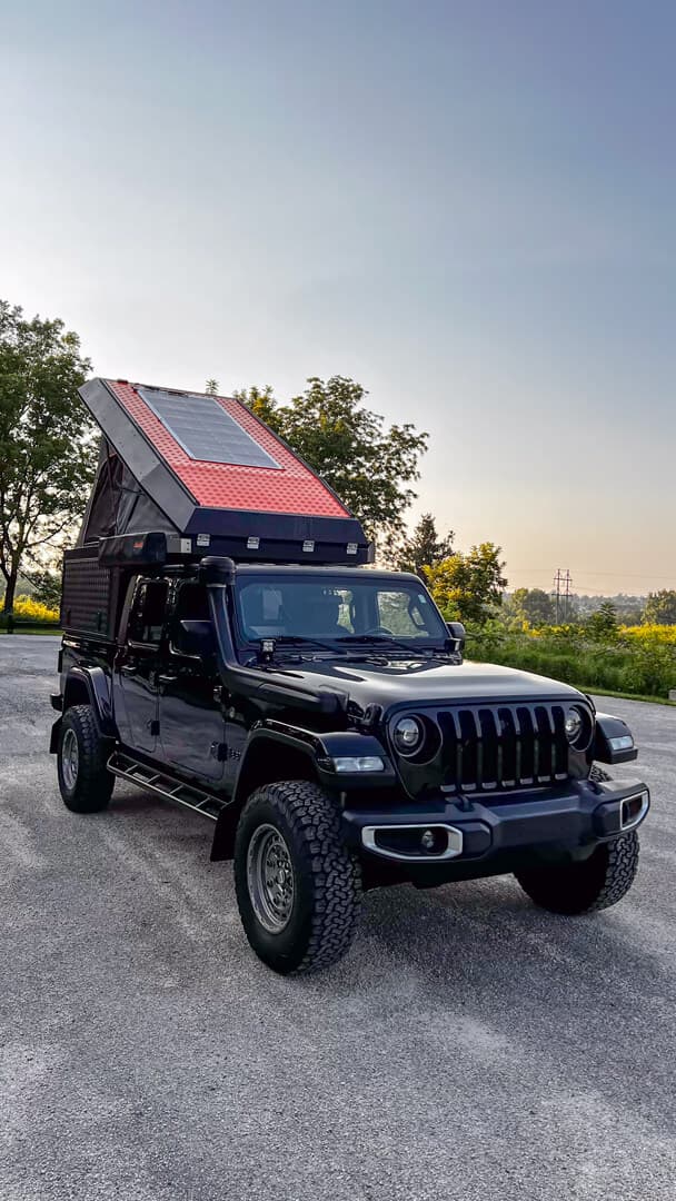 2021 Jeep Gladiator Sport S + Alu-Cab Canopy Camper